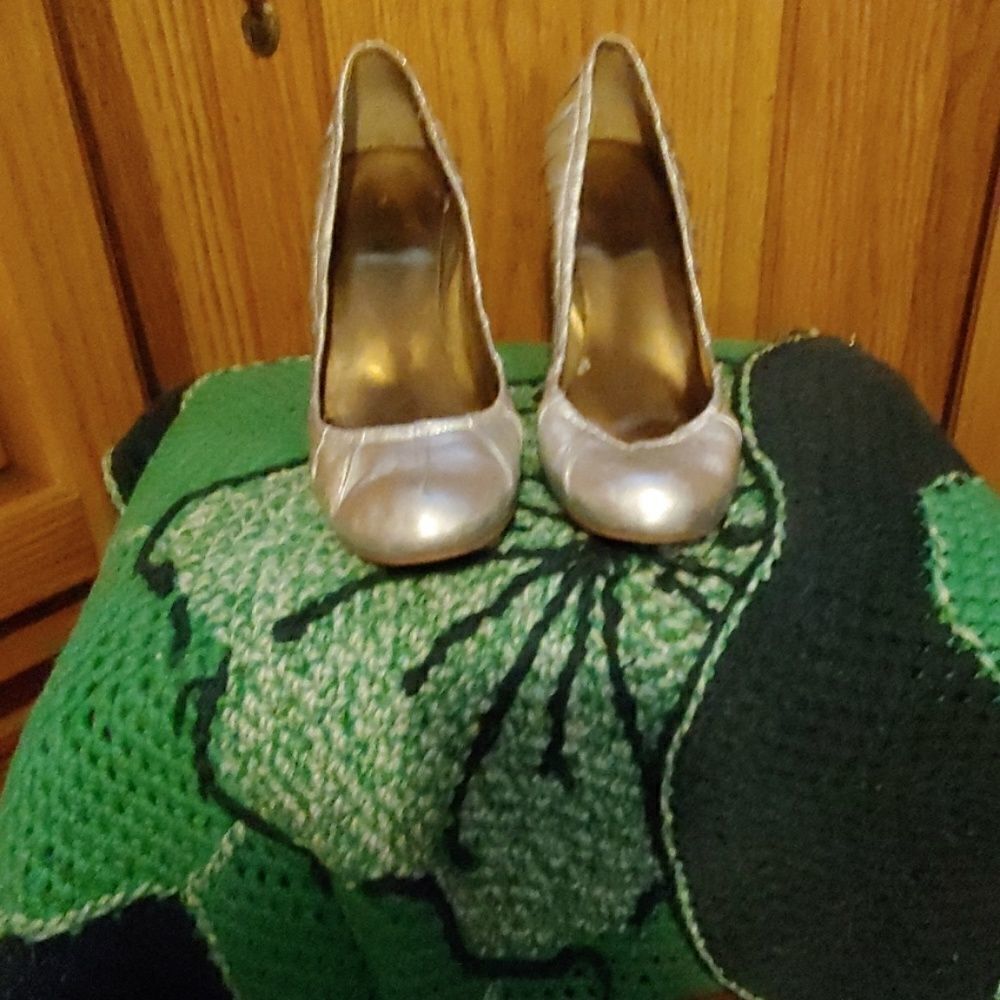 Guess wedges heel
